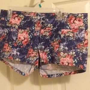 Floral short shorts